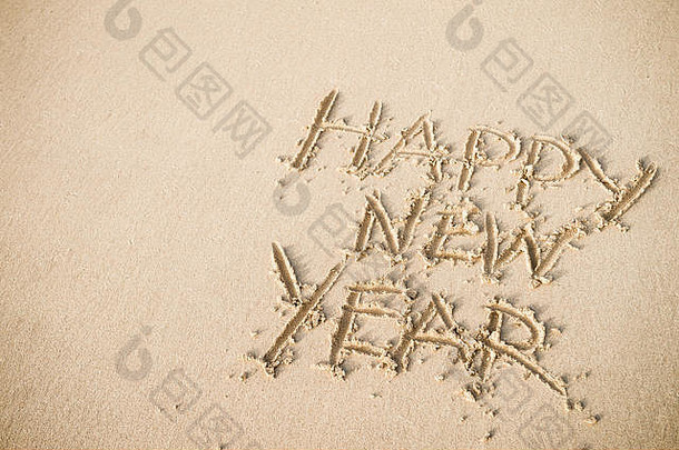 在光滑的沙滩上手写新年祝福语