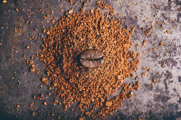 咖啡豆堆地面咖啡