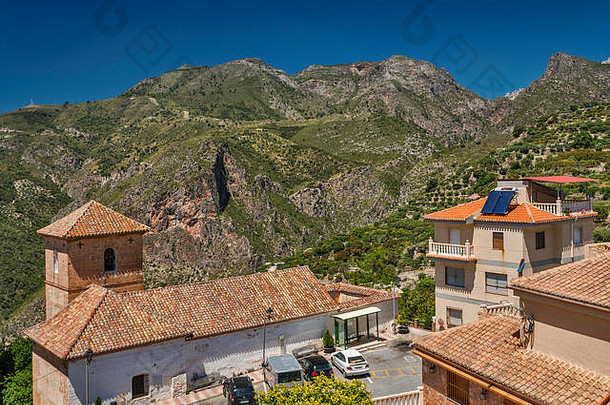 西班牙安达卢西亚格拉纳达省查帕拉尔山脉Lentegi村