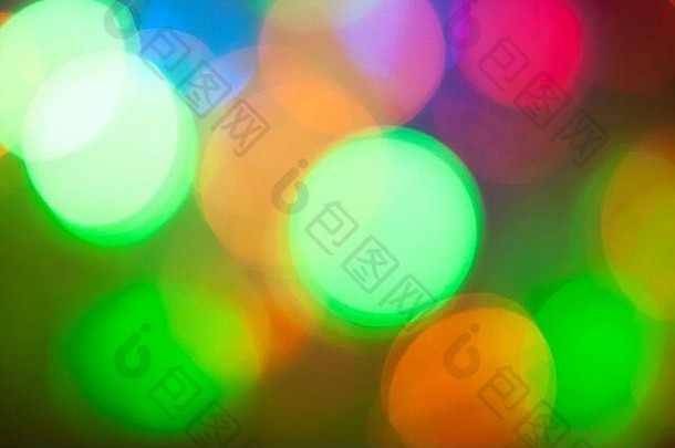 由相机内和镜头内的波基创建的发光和喜庆的彩色<strong>光圈</strong>。圣诞仙女灯散焦，<strong>效果</strong>模糊。出身背景