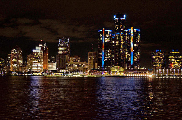 2017年11月从加拿大拍摄的底特律夜景全景