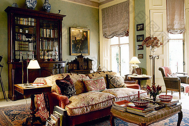 传统的坐着房间豪华的爱德华七世时代