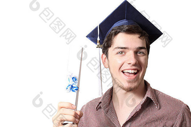 高中男毕业生，手持，戴着一顶白色背景的蓝色流苏帽