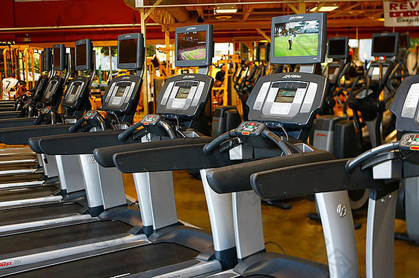 跑步机cadio锻炼设备健身房