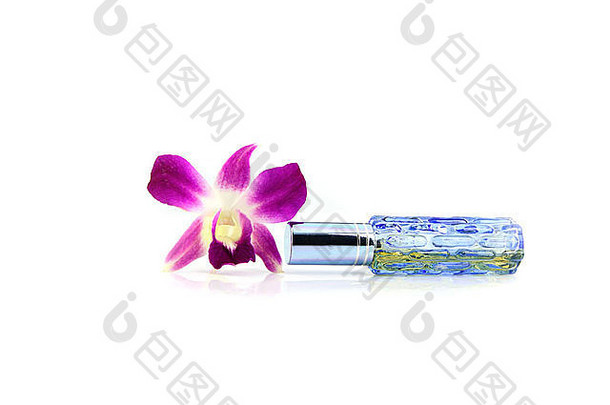 紫色的兰花蓝色的颜色香水瓶白色背景