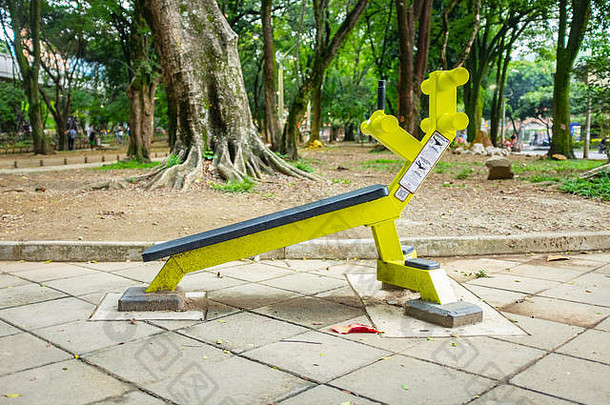 健身房机器公共公园麦德林安蒂奥基亚哥伦比亚