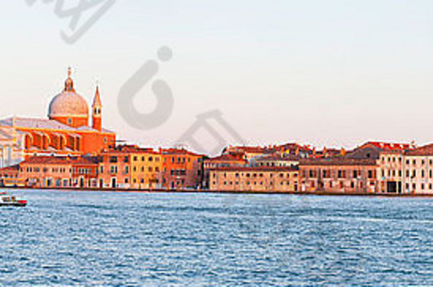 从美丽的历史名城威尼斯的La Salet到La Geca的对岸风景。