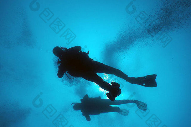 潜水水晶清晰的水地中海<strong>水下</strong>照片潜水员的轮廓<strong>水下</strong>闪电条件