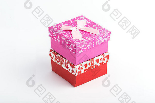 粉红色的礼物盒子白色背景