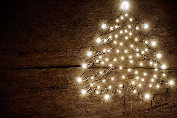 圣诞节乡村圣诞节树黄色的灯黑暗木
