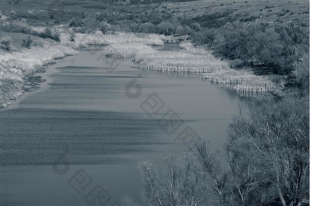 河滚动山景观农村单色照片背景网络页面设计