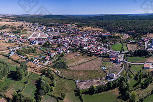 萨莫拉Alcañices村鸟瞰全景图