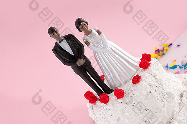 蛋糕上的黑色新婚夫妇