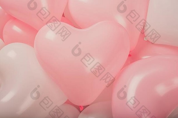 情人节快乐问候许多心形粉色和白色气球背景