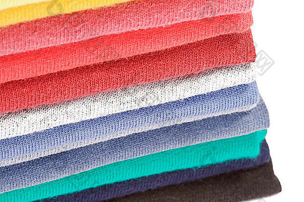 多彩色的三通衬衫堆放整洁的桩