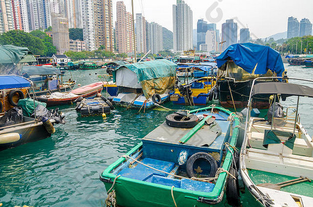 香港仔浮动村的船只及船房