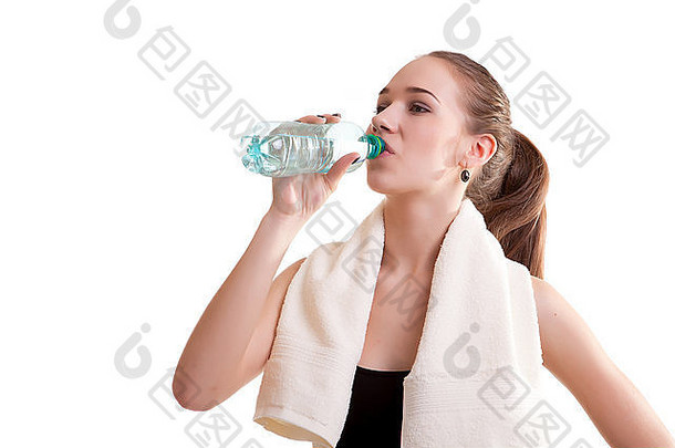 女人体育运动穿喝水塑料瓶孤立的白色背沟工作室拍摄