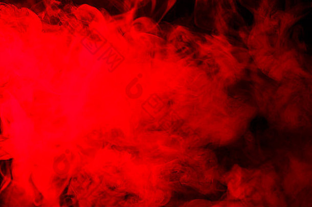 抽象的红色橙色水烟烟在黑色背景上。使用凝胶过滤器拍摄。纹理设计元素。