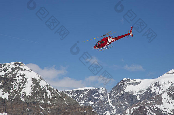 策马特瑞士4月<strong>红色</strong>的救援直升机瑞士阿尔卑斯山脉