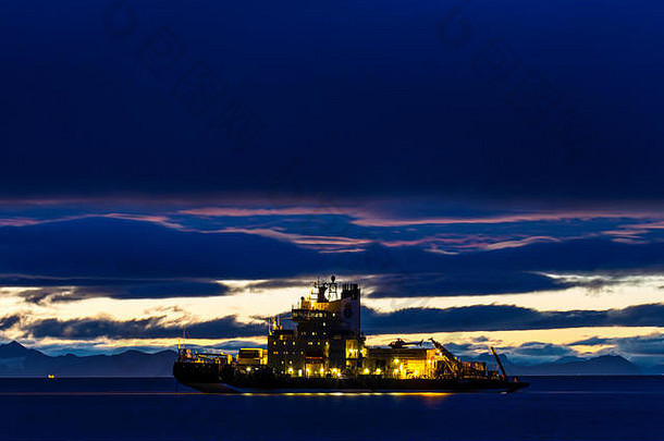 破冰船北极水日落背景isfjord斯瓦尔巴特群岛挪威