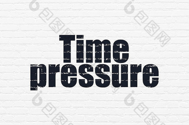 时间轴概念：墙壁背景上的时间压力