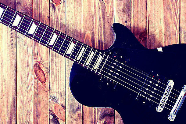 吉他概念形象。木制背景上的电<strong>吉他图片</strong>。复古instagram图片。