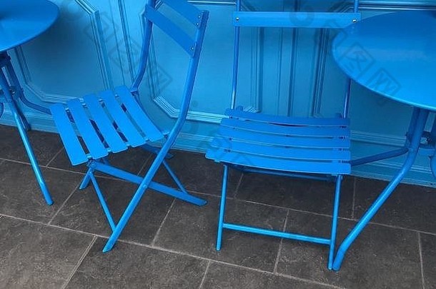 蓝色户外咖啡厅桌椅