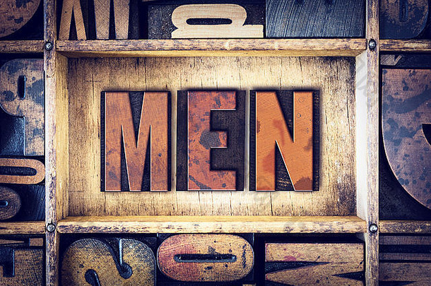 “男人”这个词是用老式木制活版印刷的。