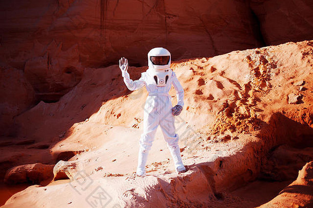 未来主义的宇航员桑迪地球挥舞着相机图像效果爽肤水