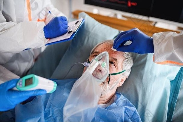 被隔离的患者躺在医院的病床上，冠状病毒概念。