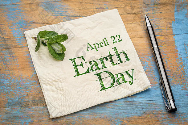 4月22日地球日提醒——用新鲜薄荷叶在餐巾上书写
