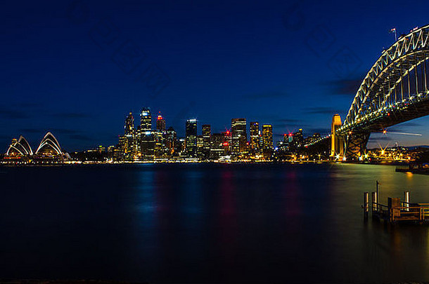 悉尼天际线，包括歌剧院、城市和海港大桥