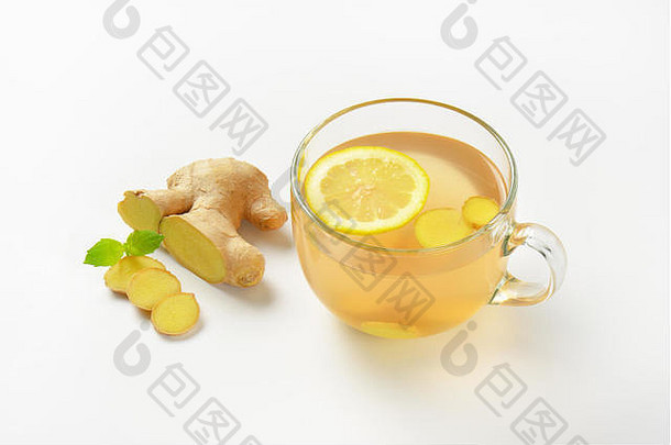 杯姜<strong>茶</strong>柠檬新鲜的姜白色背景