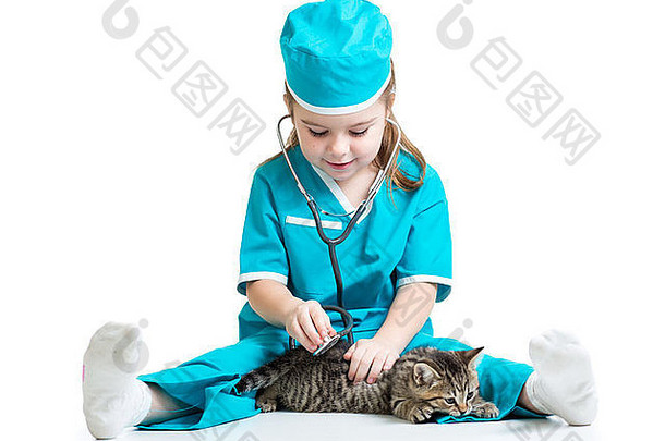 孩子女孩玩医生猫小猫