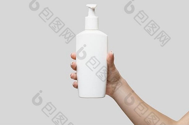 女手手洗手液过来这里液体肥皂自动售货机光灰色背景