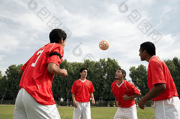 足球球员练习标题球