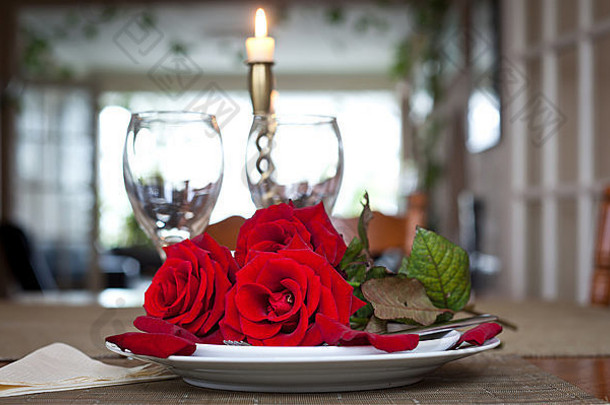 表格设置红色的玫瑰板庆祝情人节