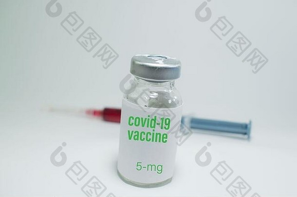 瓶装新冠肺炎疫苗用于试验。疫苗测试的许多阶段。