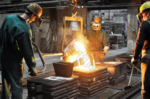 集团工人铸造融化炉生产钢铸件工业公司