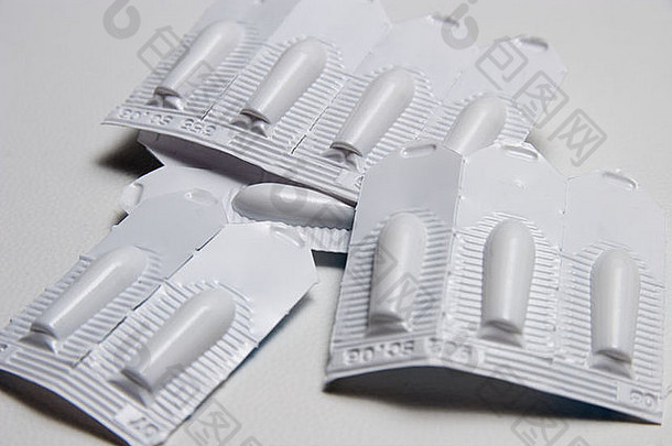 片剂，药品，罐装，白色，特写，白色背景，治疗，两片，圆形，小，栓剂
