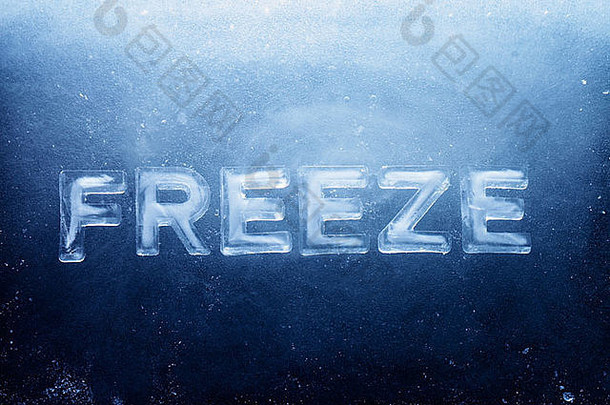 单词冻结由真正的冰制成的字母组成。