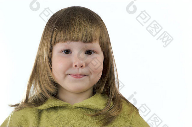 一个好奇害羞的小女孩被隔离在白色地板上的工作室肖像