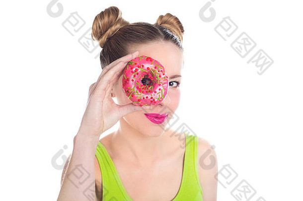 漂亮的年轻女孩，带着鲜艳的甜甜圈