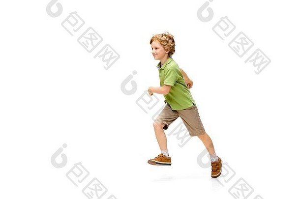 快乐孩子情感高加索人男孩跳运行孤立的白色背景快乐快乐的真诚的Copyspace童年教育幸福概念