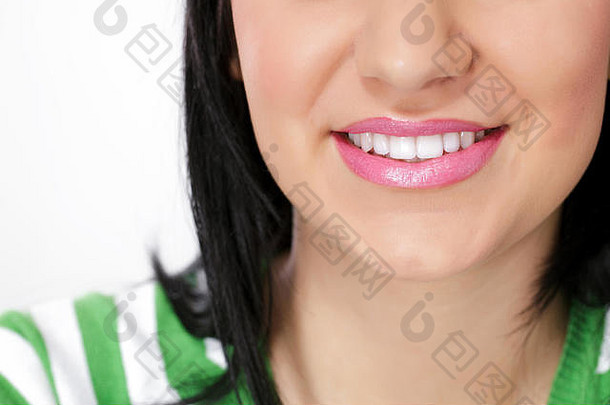 微笑年轻的女人美丽的牙齿
