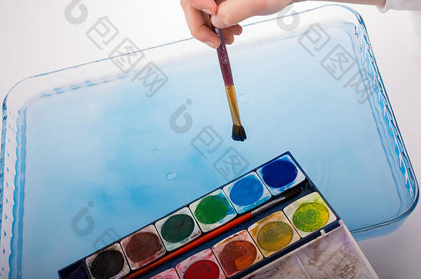 油漆溶解水绘画刷触碰水