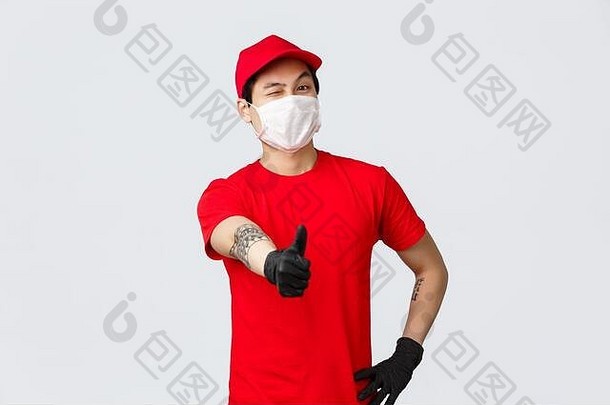 快乐的亚洲快递红色的帽t恤穿<strong>医疗</strong>面具保护手套眨眼翘拇指批准推荐好质量交付