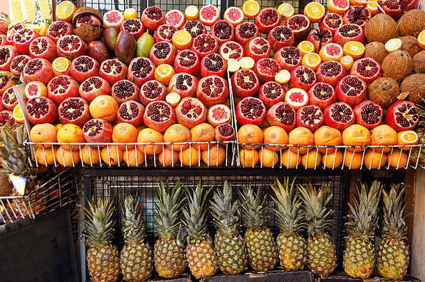 集团切片石榴葡萄柚显示水果汁卖方计数器加拉塔伊斯坦布尔菠萝板凳上