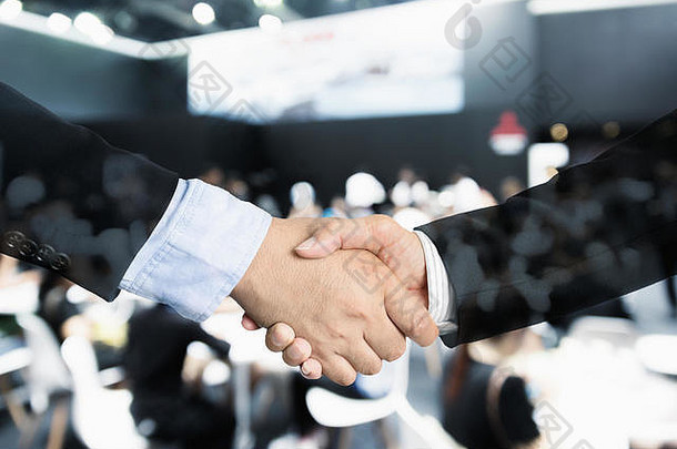 交易协议业务概念握手双曝光coperation伙伴关系业务研讨会会议会议背景