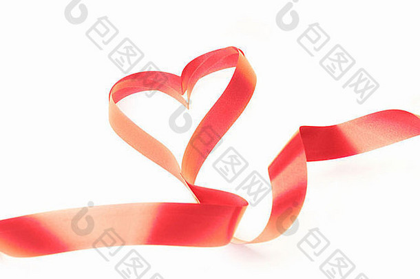 红色的丝带形状心象征爱